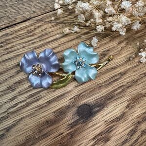 Floral Crystal Accent Hair Clip - Blue & Lavender